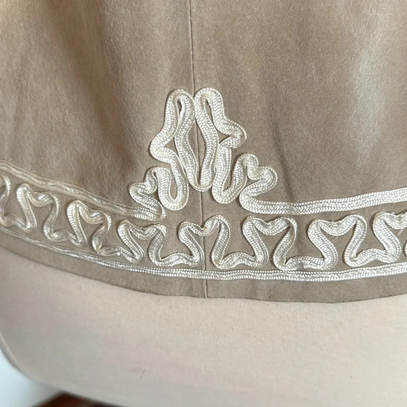 ❤️ On Trend Bradley Bayou SUEDE blazer with beautiful trim work ❤️ - Picture 6 of 9